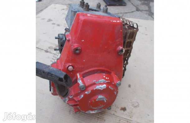 Eladó a képen látható kis méretű meghajtó motor fellelt állapotban