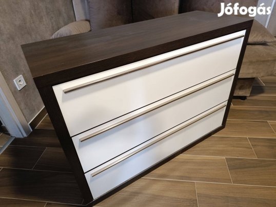Eladó a képen látható komód