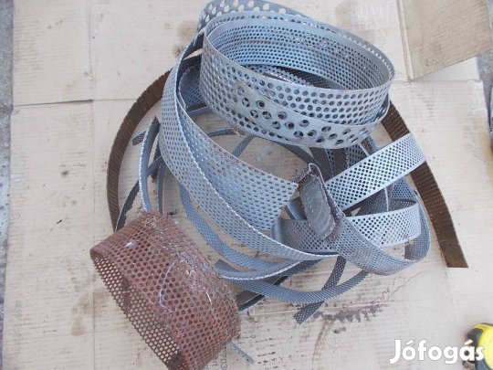 Eladó a képen látható kukorica daráló rosta csomag