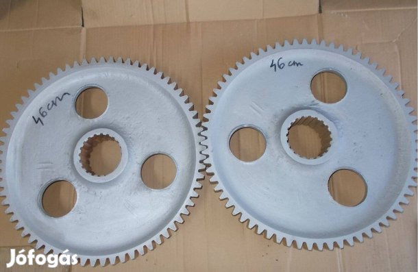 Eladó a képen látható nagy méretű acél fogaskerék párban