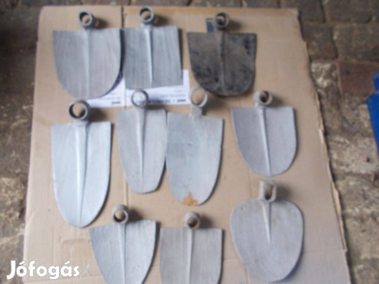 Eladó a képen látható régi kerti szerszám kapa fej csomag