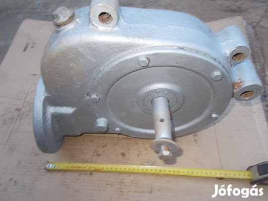 Eladó a képen látható régi lassító hajtómű jó állapotban