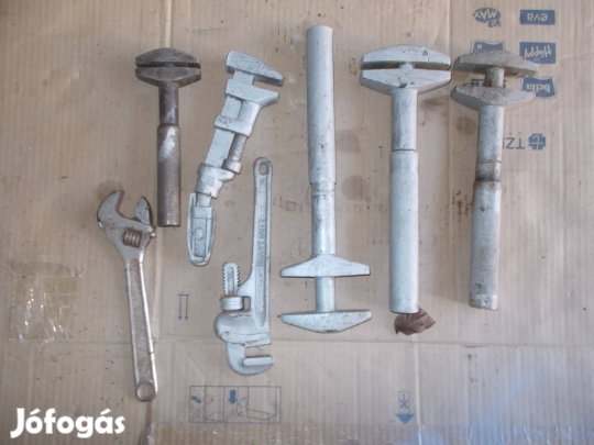 Eladó a képen látható régi szerszám francia kulcs csomag