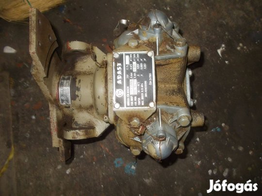 Eladó a képen látható régi üzemanyag kút tartozék