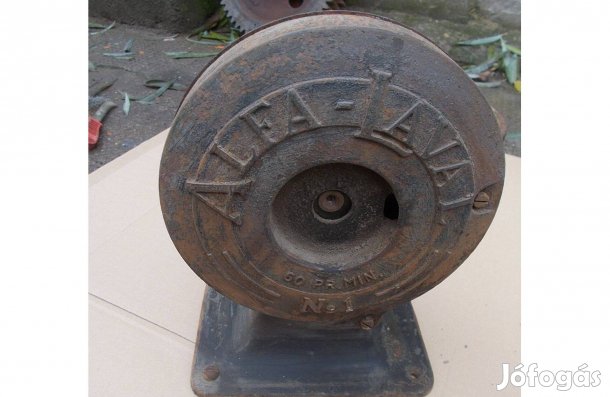 Eladó a képen látható régiség fellelt állapotban