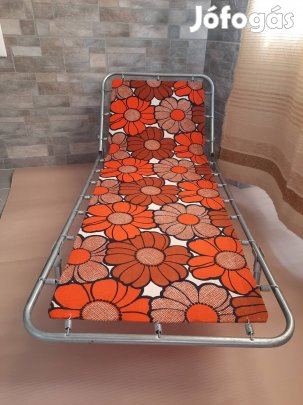 Eladó a képen látható retro gyermek napozóágy!