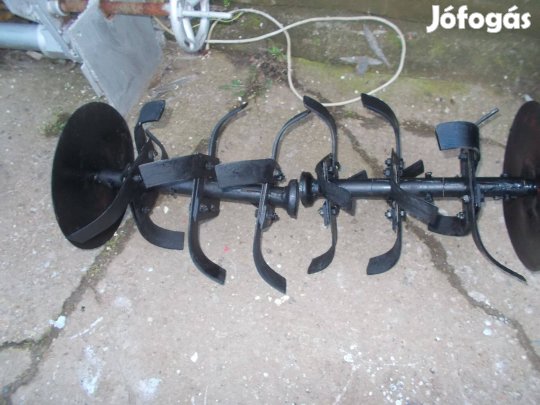 Eladó a képen látható rota kapához kapa pár 3 számú