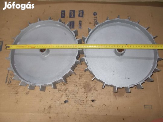 Eladó a képen látható rota kapához körmös kerék párban 2 számú