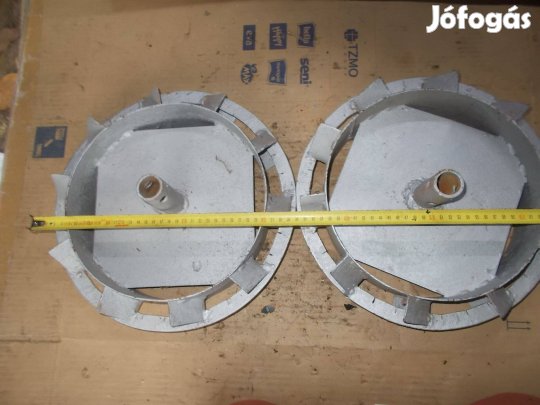 Eladó a képen látható rota kapához körmös kerék párban 3 számú