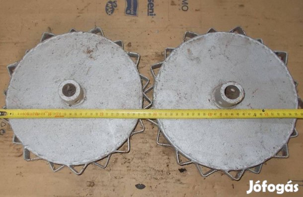Eladó a képen látható rota kapához körmös kerék párban 4 számú