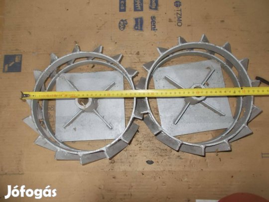 Eladó a képen látható rota kapához körmös kerék párban 5 számú