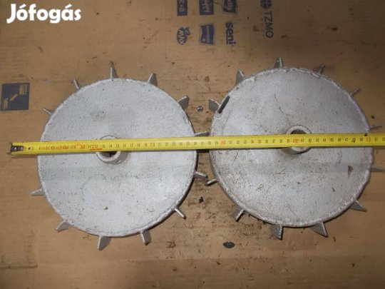 Eladó a képen látható rota kapához körmös kerék párban 6 számú