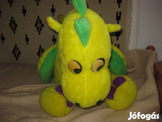 Eladó a képen látható sárkány magasság 60 cm hossza 80 cm