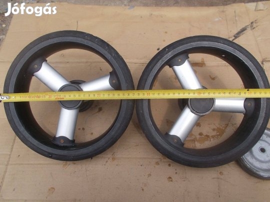 Eladó a képen látható tömör gumis kerék párban 4 számú