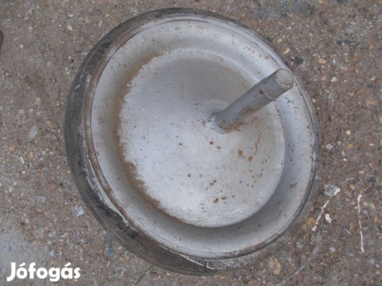 Eladó a képen látható tömör talicska kerék