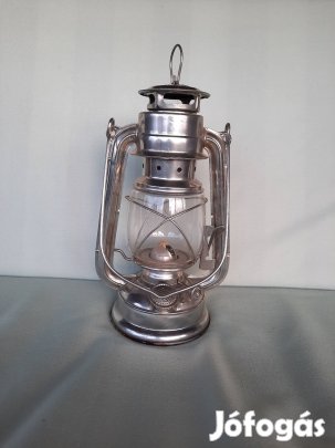 Eladó a képen látható új Petróleumlámpa!