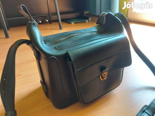 Eladó a képen látható vállarakasztható fotóstáska hibátlan állapotban