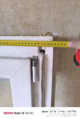 Eladó ablak redőnnyel