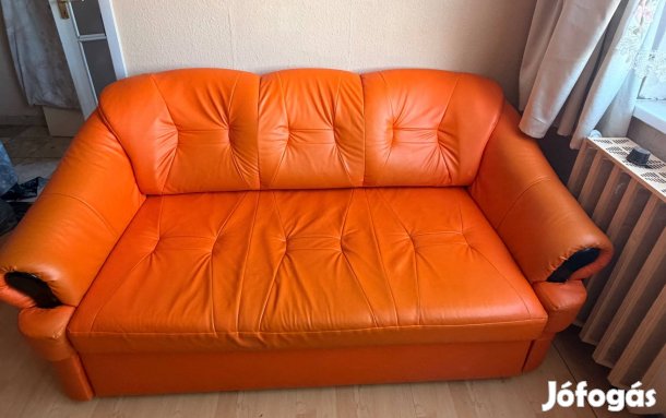 Eladó ággyá alakítható kanapé