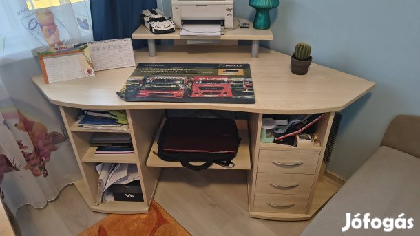Eladó alig használt íróasztal 