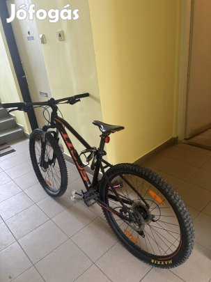 Eladó alig használt kerékpár.