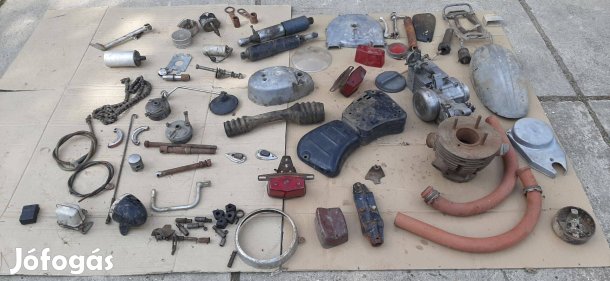 Eladó alkatrészek , Pannonia mz babetta stb. vegyes állapotban egyben