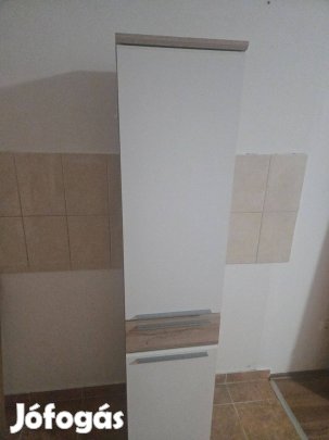 Eladó álló szekrény