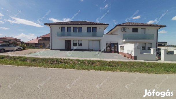 Eladó álomszép családi ház Győr-Szabadhegyen!