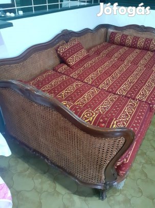 Eladó antik ágy