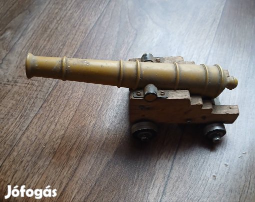 Eladó antik dísz tárgy.