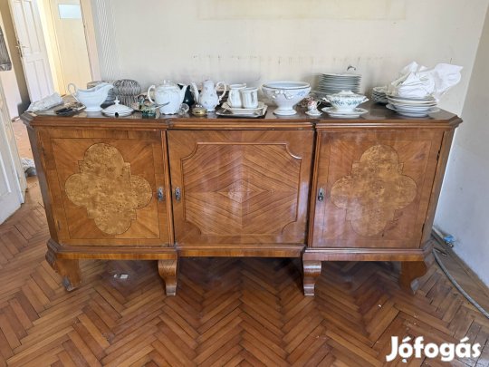Eladó antik fa tálaló szekrény