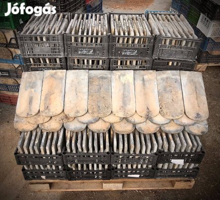 Eladó antik műemlék hódfarkú cserép, apatin cserép 18X37cm XV.ker