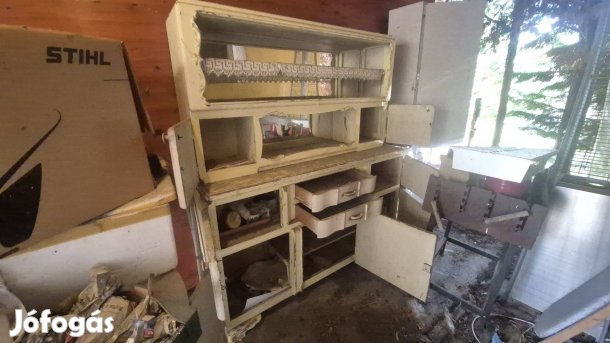 Eladó antik szekrény 180x160cm