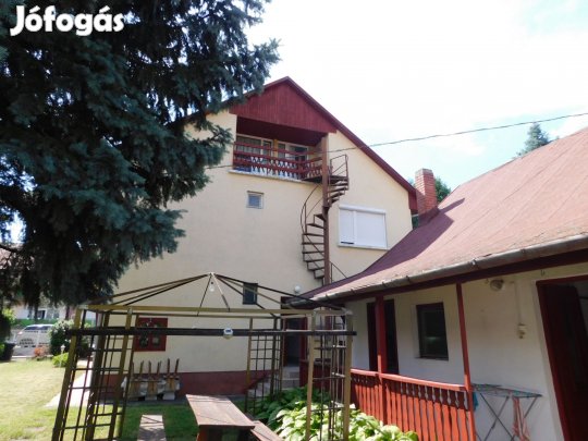 Eladó apartmanház étteremmel a Zalakaroson