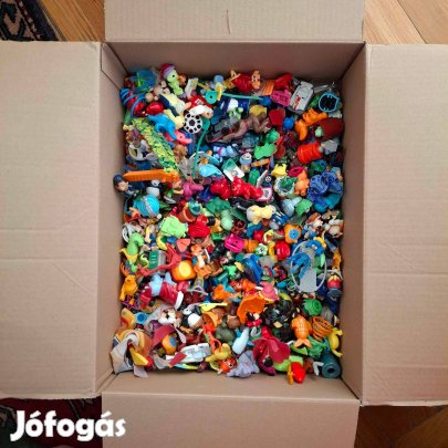 Eladó apró műanyag játékok