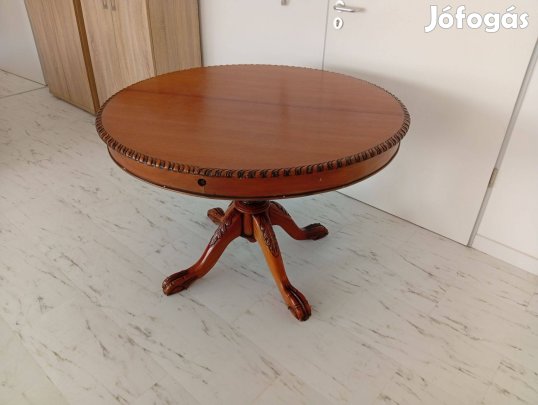 Eladó asztal