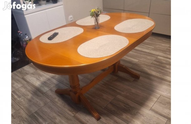 Eladó asztal