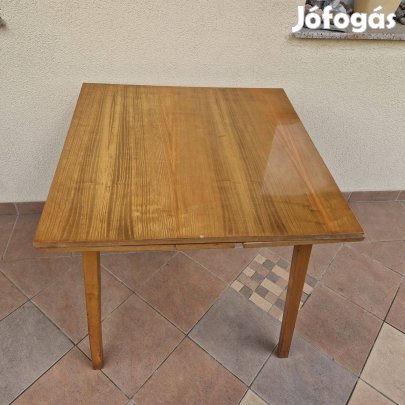 Eladó asztal 80*80*75