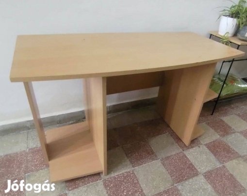 Eladó asztal