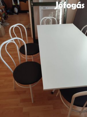 Eladó asztal szekekkel 
