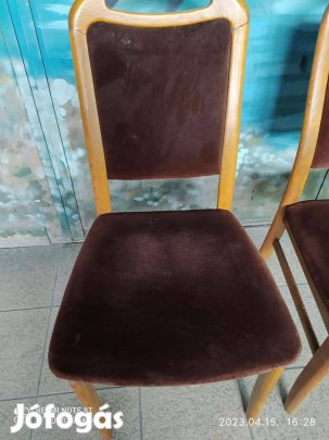 Eladó asztalok székek több darabb.