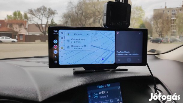 Eladó autóba való külső multimédiás rendszer.