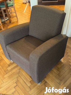 Eladó barna fotel