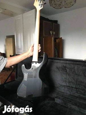 Eladó basszusgitár