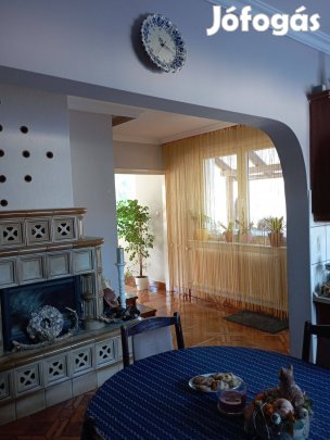 Eladó battai családiház