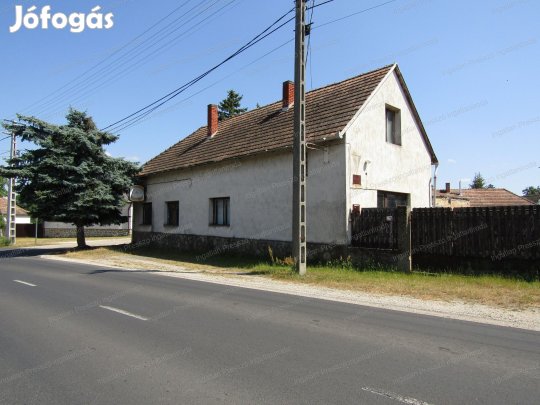 Eladó beépíthető tetőteres nagy családi ház Gyepükajánban!