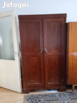 Eladó békebeli két ajtós szekrény