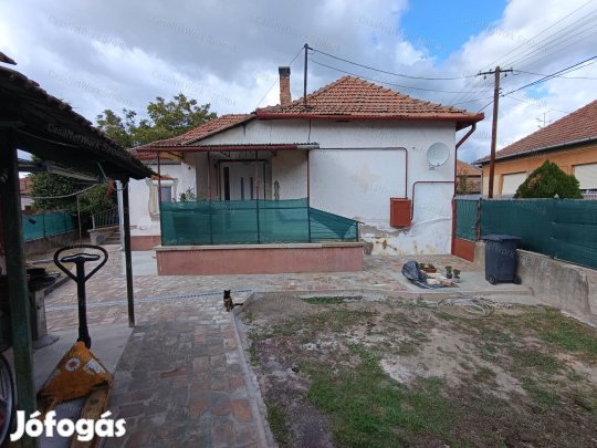 Eladó belülről felújított családi ház Tószegen