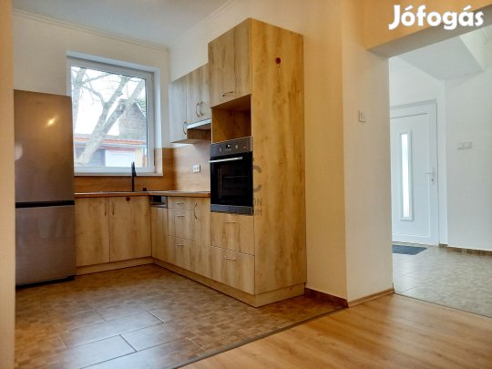Eladó belvárosi, felújított lakás saját udvarral  azonnal költözhető!