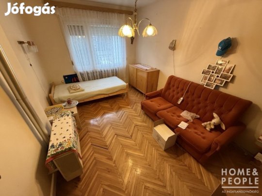 Eladó belvárosi erkélyes tégla lakás Szegeden!